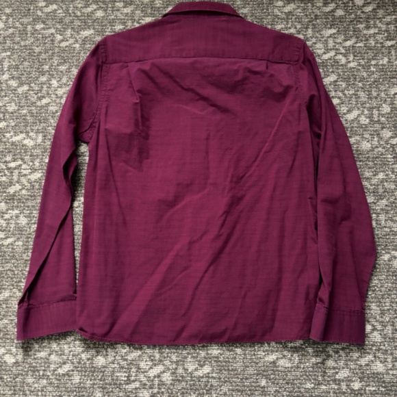 Van Huesen Large Burgundy Button Down - Picture 3 of 4